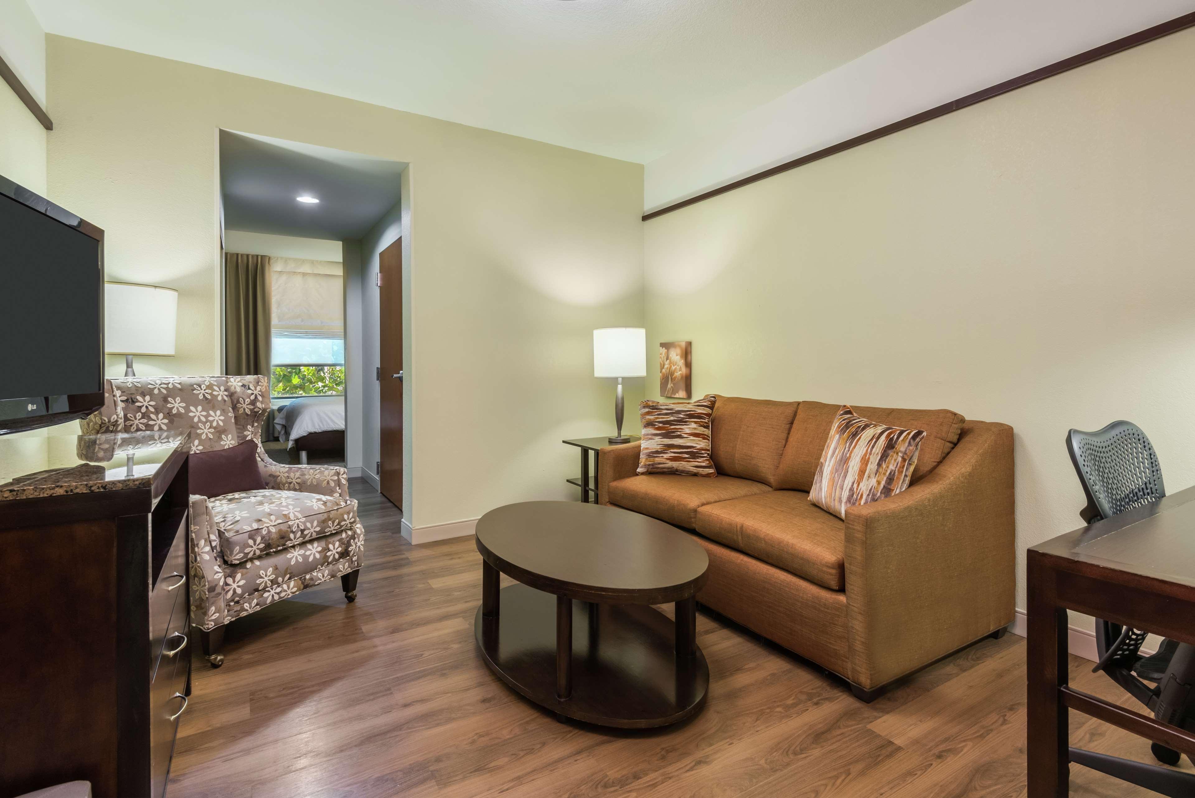 Hilton Garden Inn West Palm Beach Airport Bagian luar foto