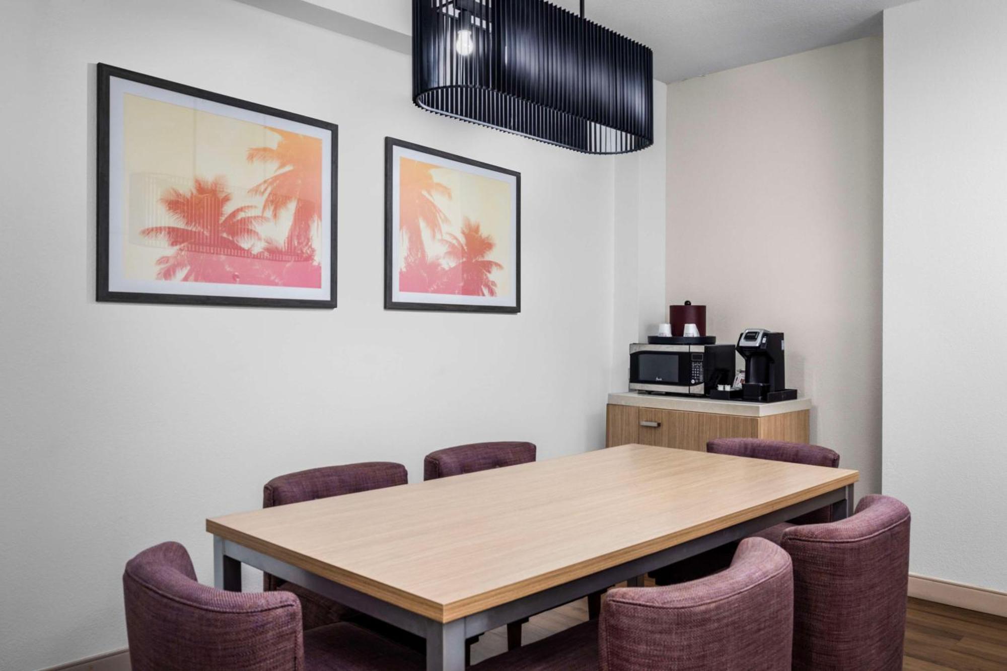 Hilton Garden Inn West Palm Beach Airport Bagian luar foto