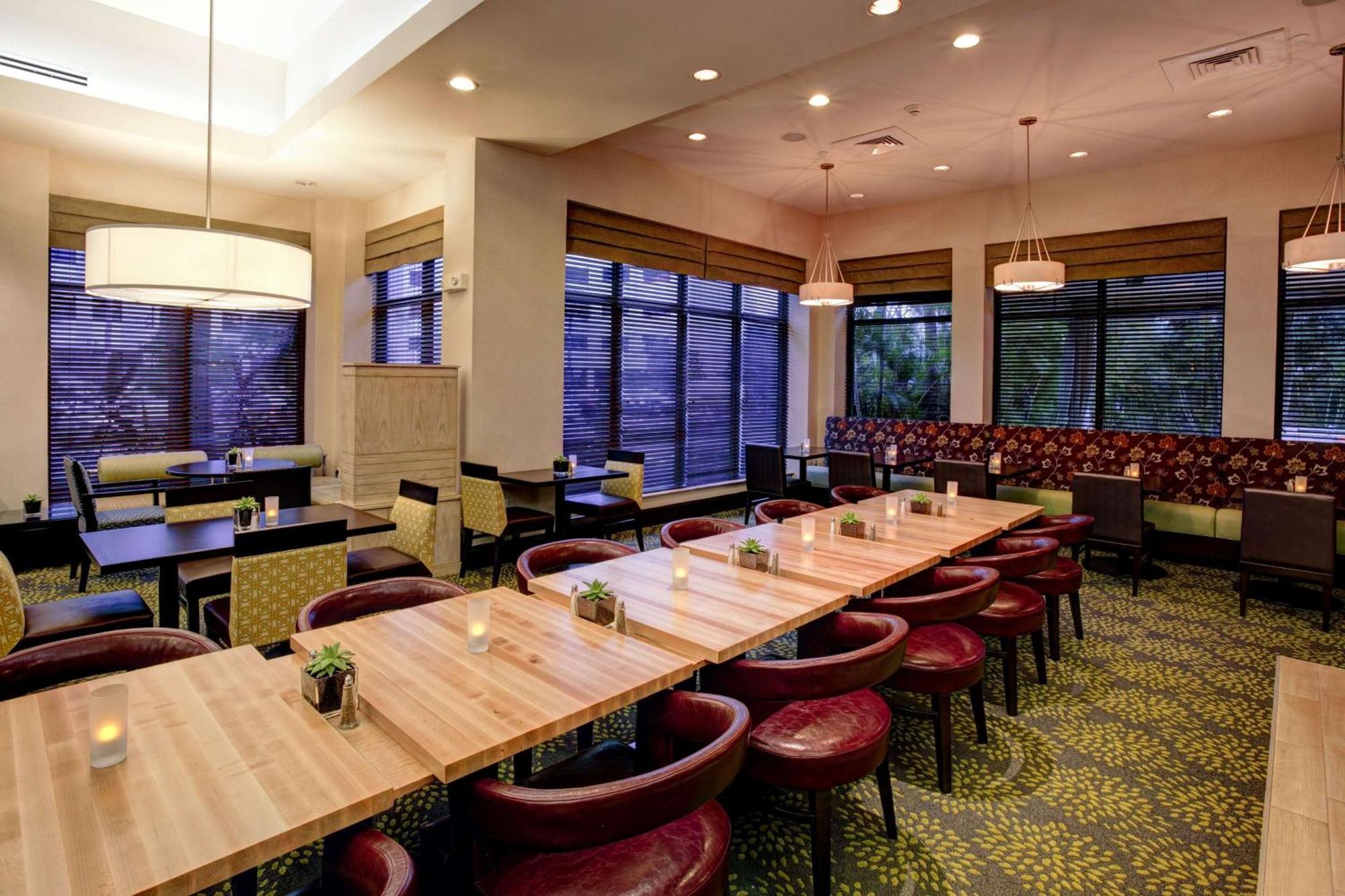 Hilton Garden Inn West Palm Beach Airport Bagian luar foto